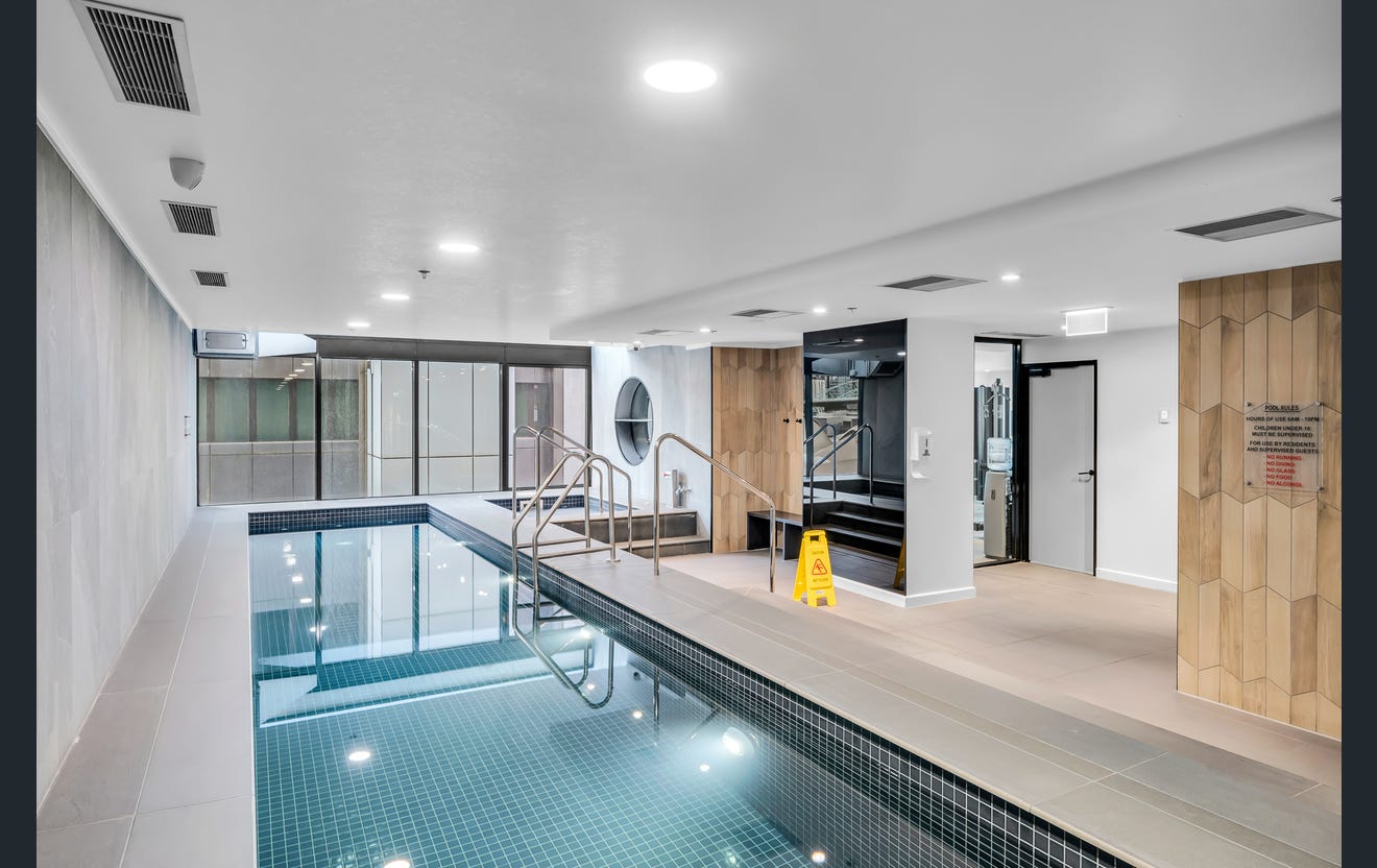 Building indoor heated swimming pool